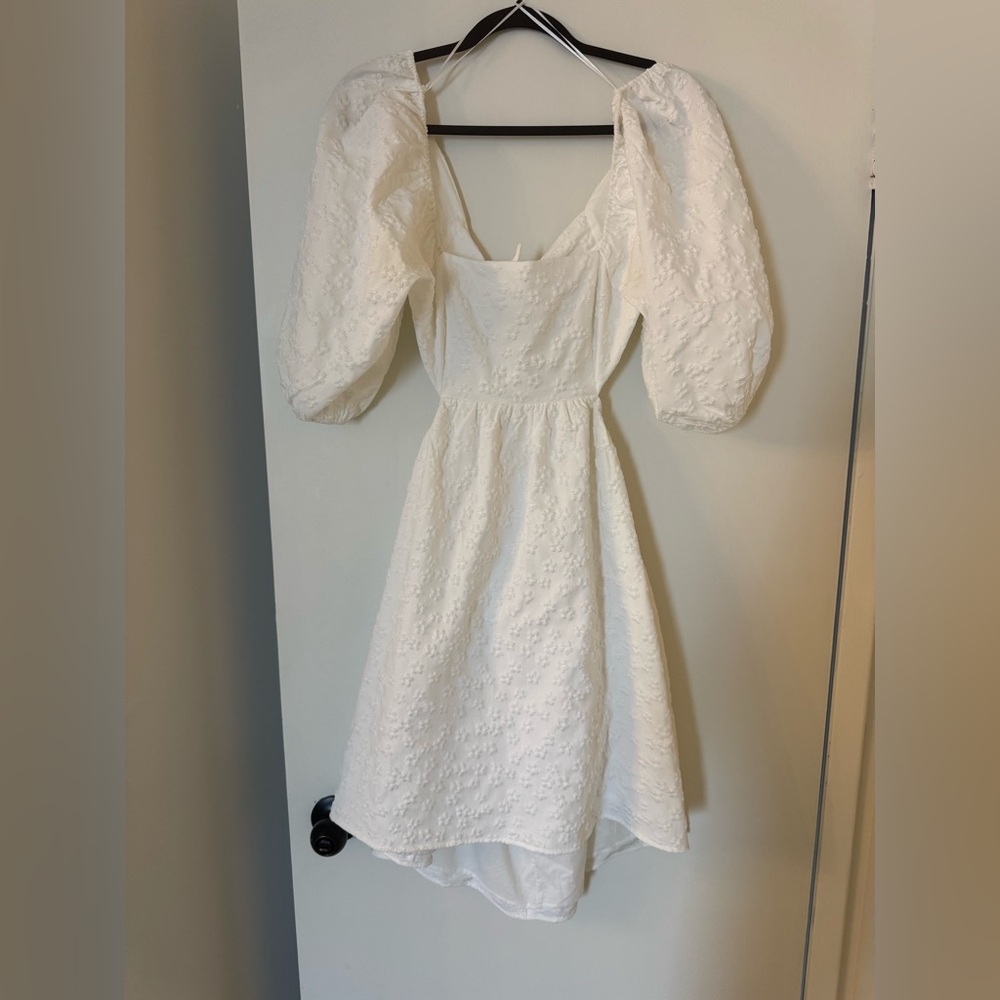 Moodie - White Puff-Sleeve Floral Eyelet Midi Dress